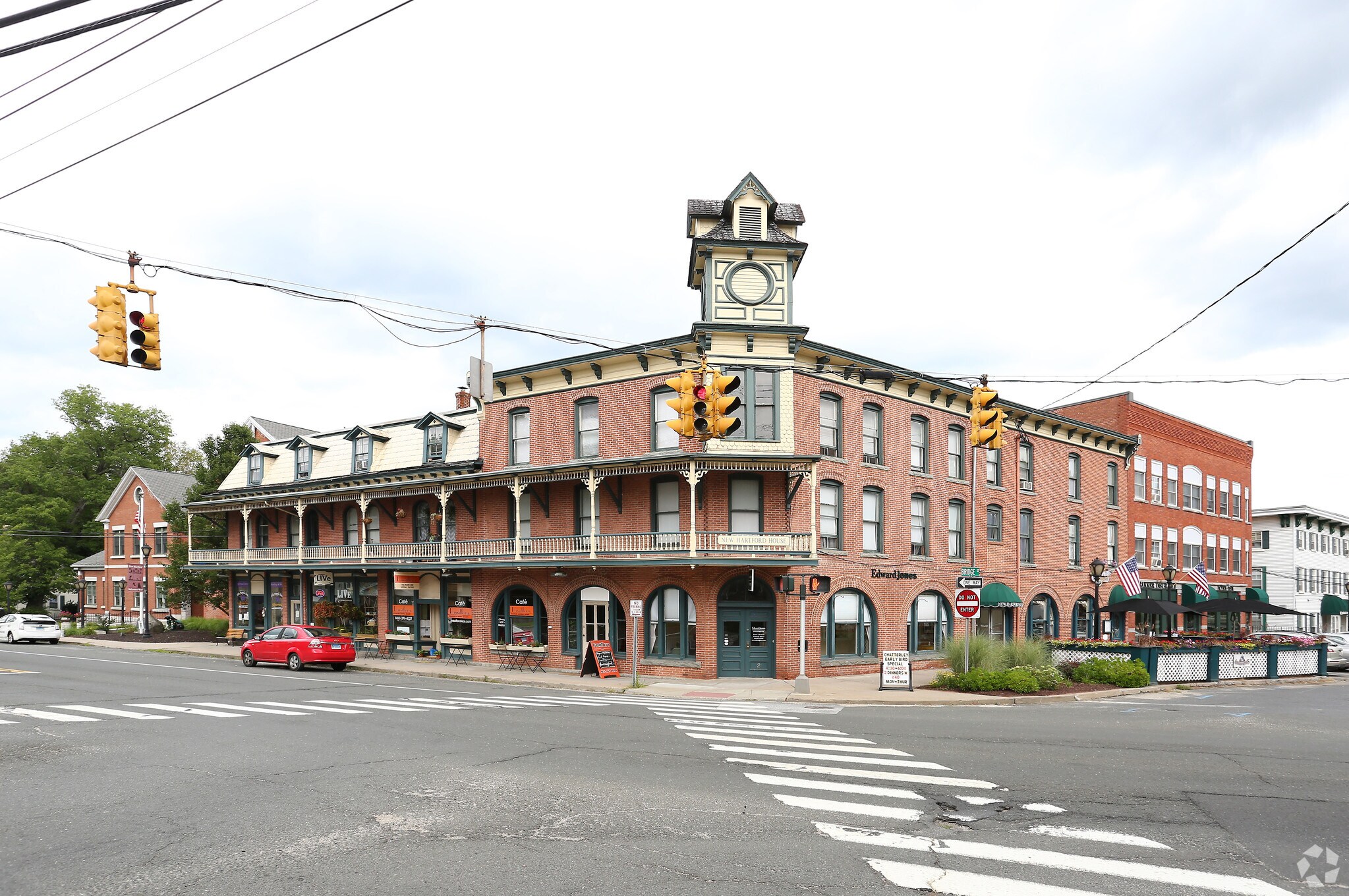 526 Main St New Hartford, CT 06057 MultiFamily Property for Lease on
