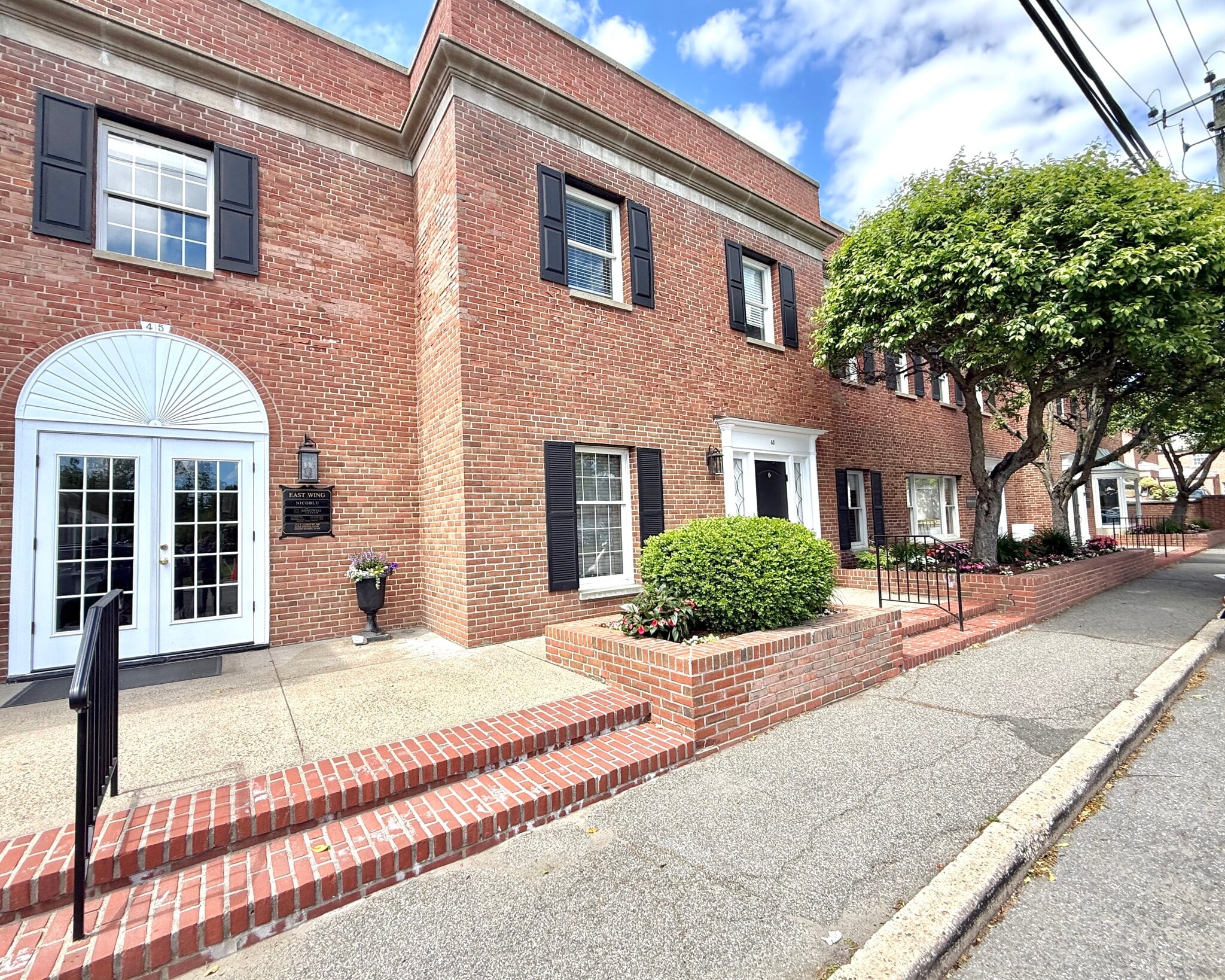 41 Pine St, New Canaan, CT for Sale