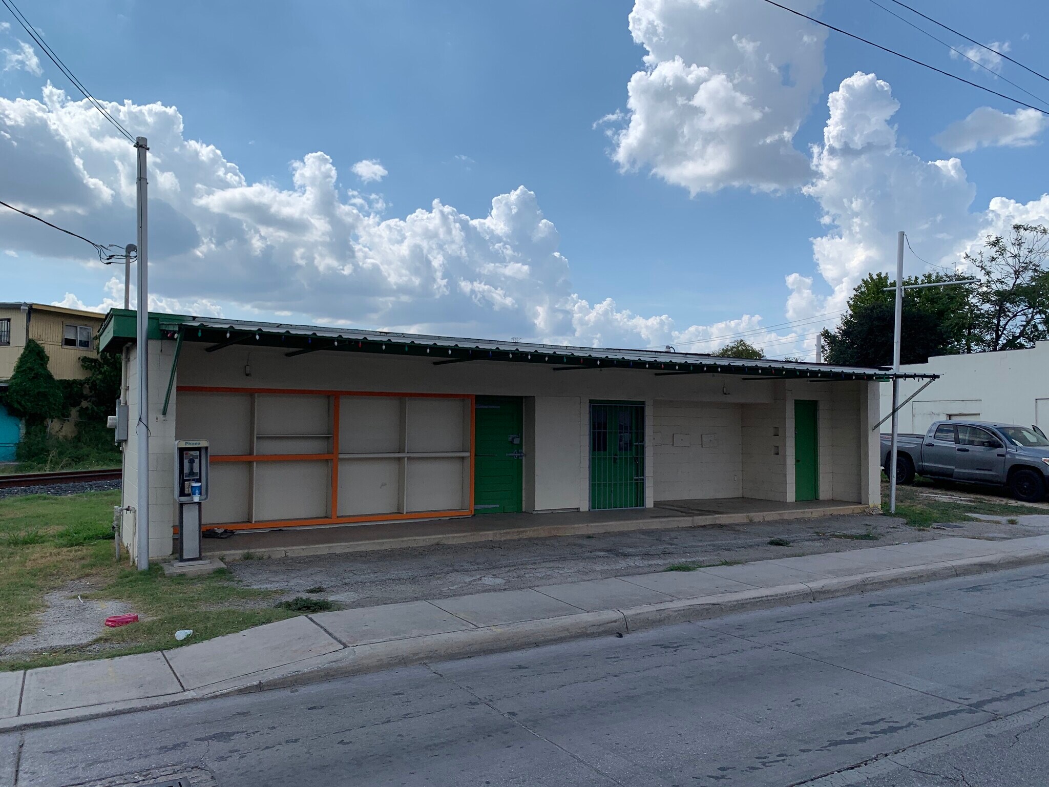 1115 Roosevelt Ave San Antonio, TX 78210 Retail Property for Sale on