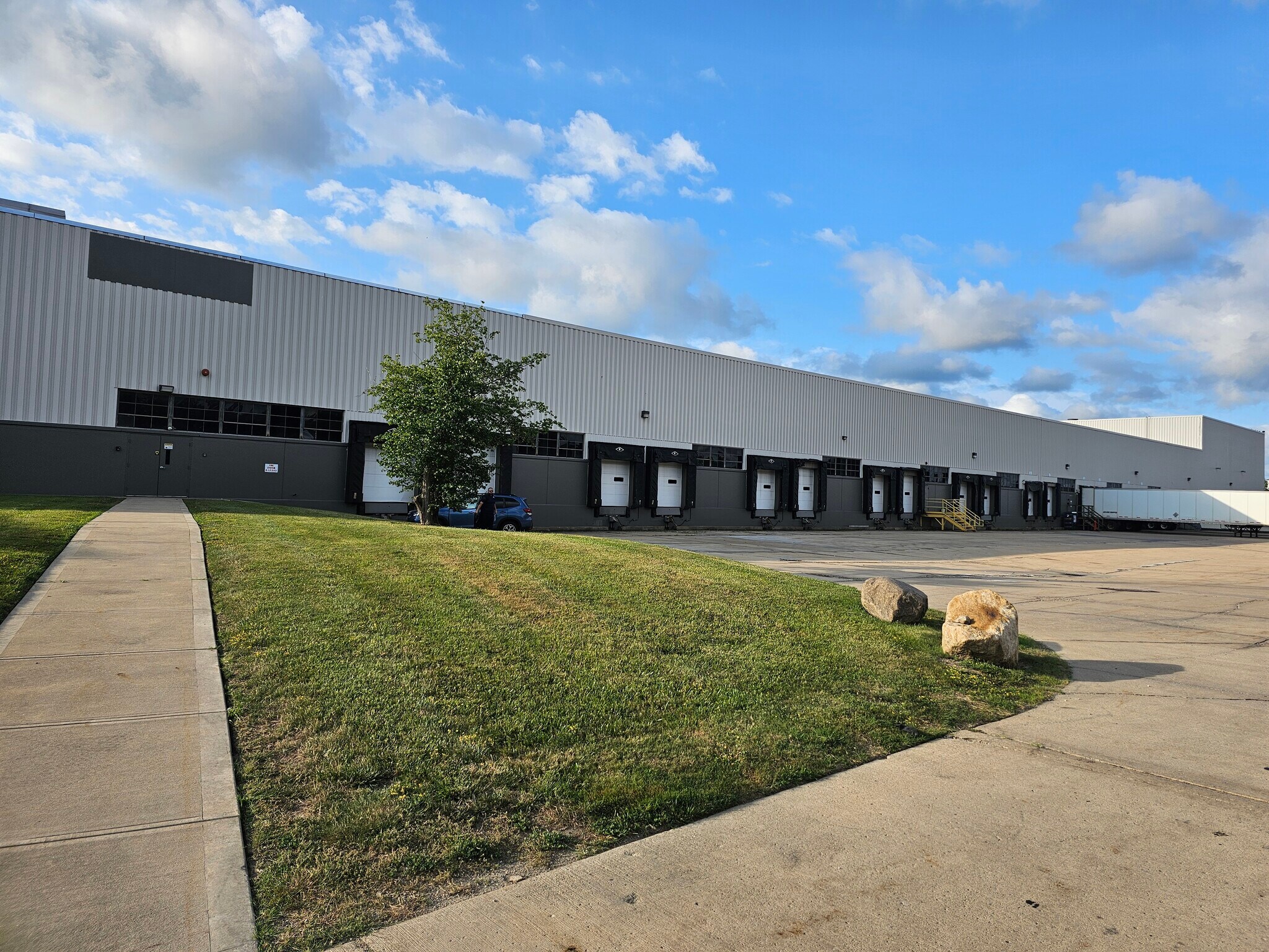 7800 Tyler Blvd, Mentor, OH for Rent