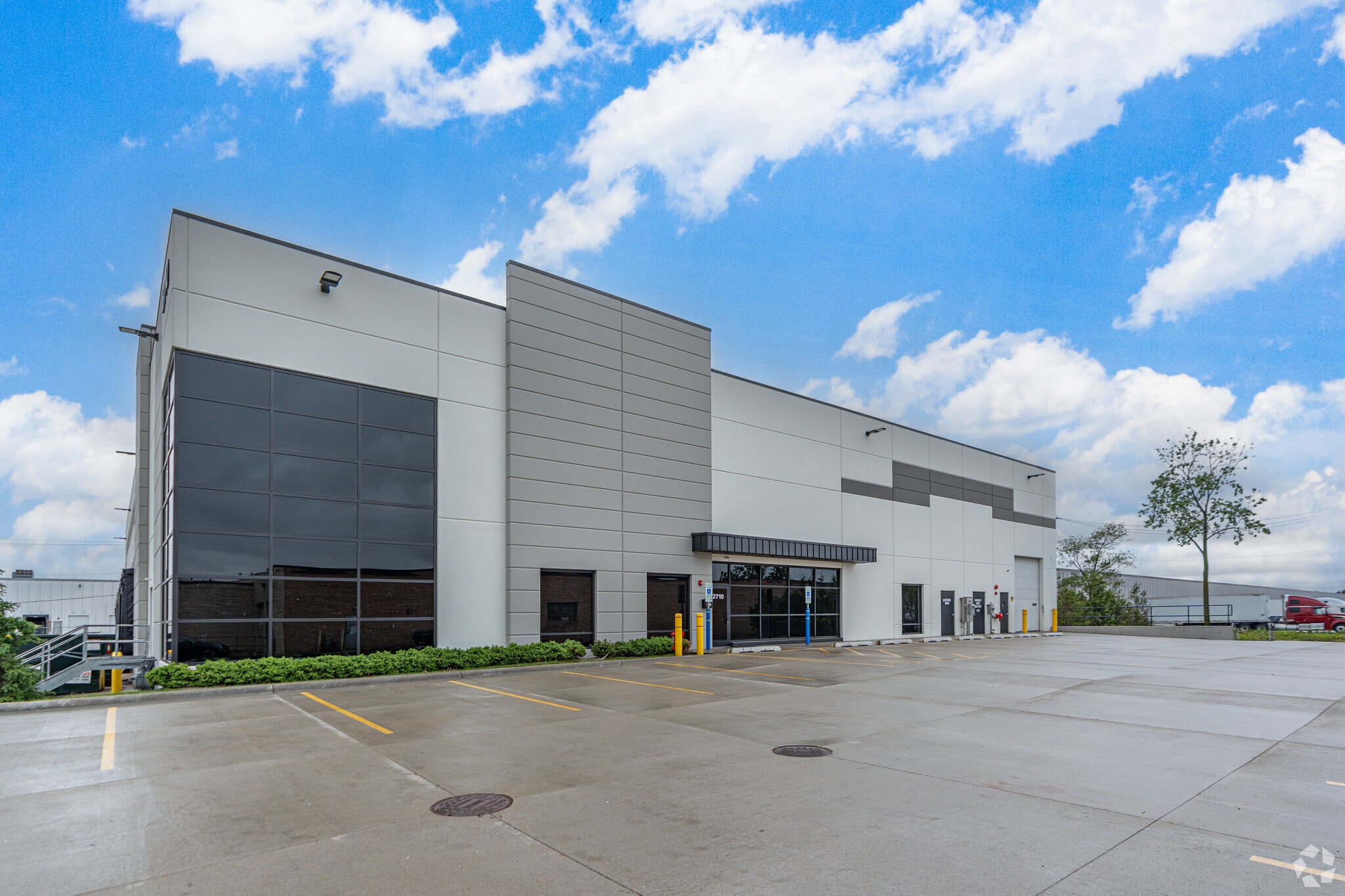 2710 United Ln, Elk Grove Village, IL for Rent