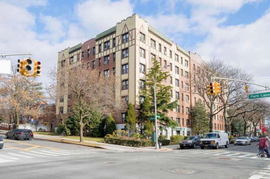 115-25 Metropolitan Ave, Kew Gardens, NY for Rent