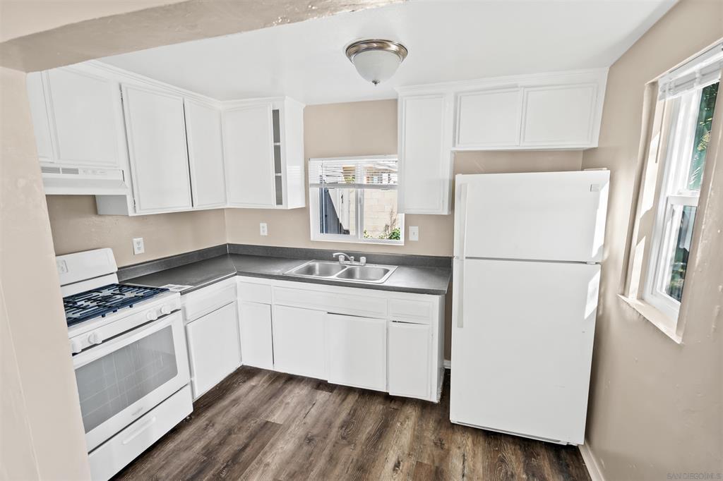 901 Hillcrest Pl, Oceanside, CA for Sale