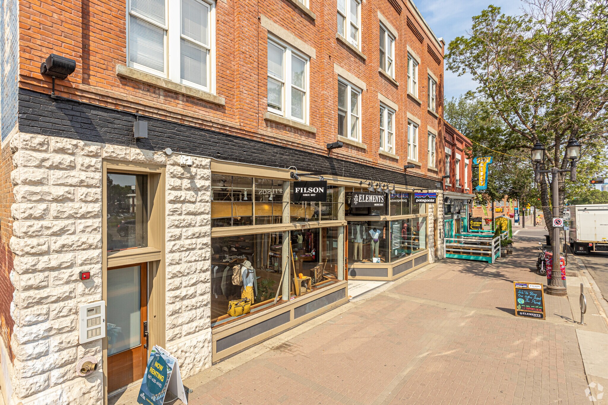 8222 Gateway Blvd NW, Edmonton, AB for Rent