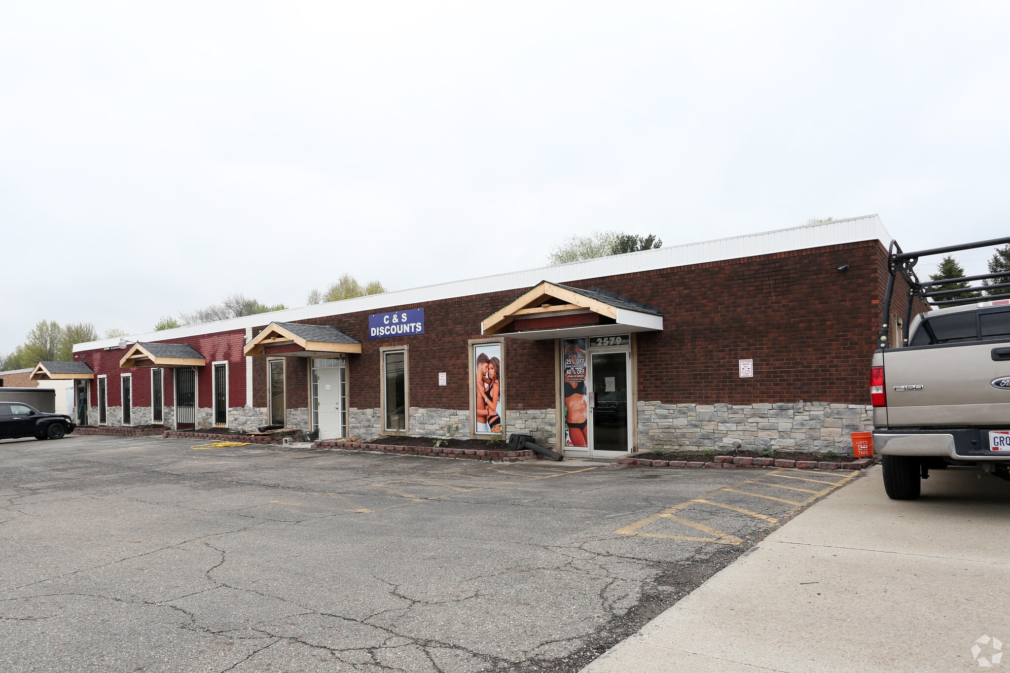 2569-2579 S Arlington St, Akron, OH for Rent