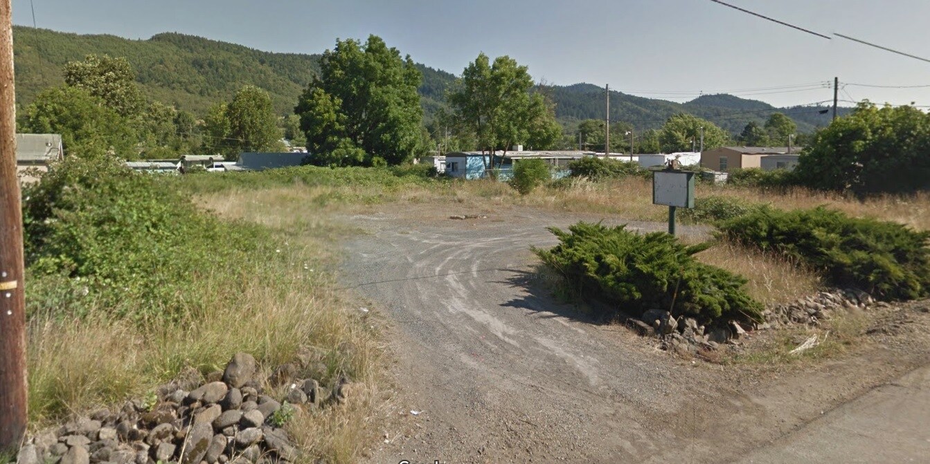 1030 N Old Pacific Hwy, Myrtle Creek, OR for Sale