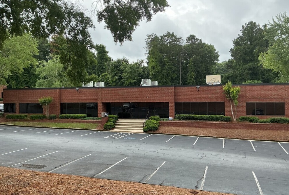 8215 Roswell Rd, Atlanta, GA for Sale