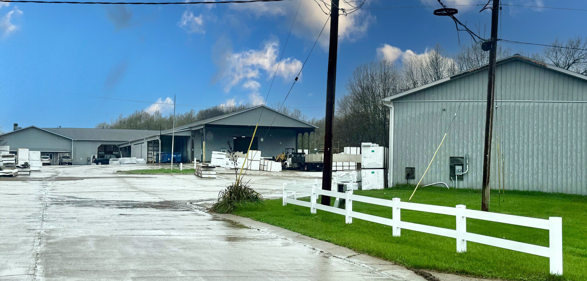 5260 S Clinton Trl, Eaton Rapids, MI for Sale