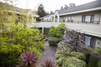 820 Bay Ave  