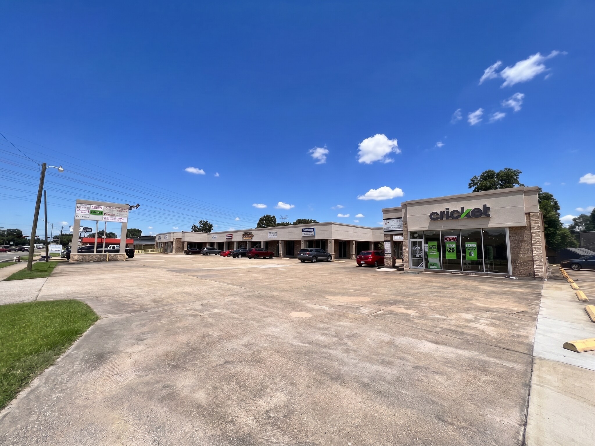 801 W Main St, League City, TX for Rent