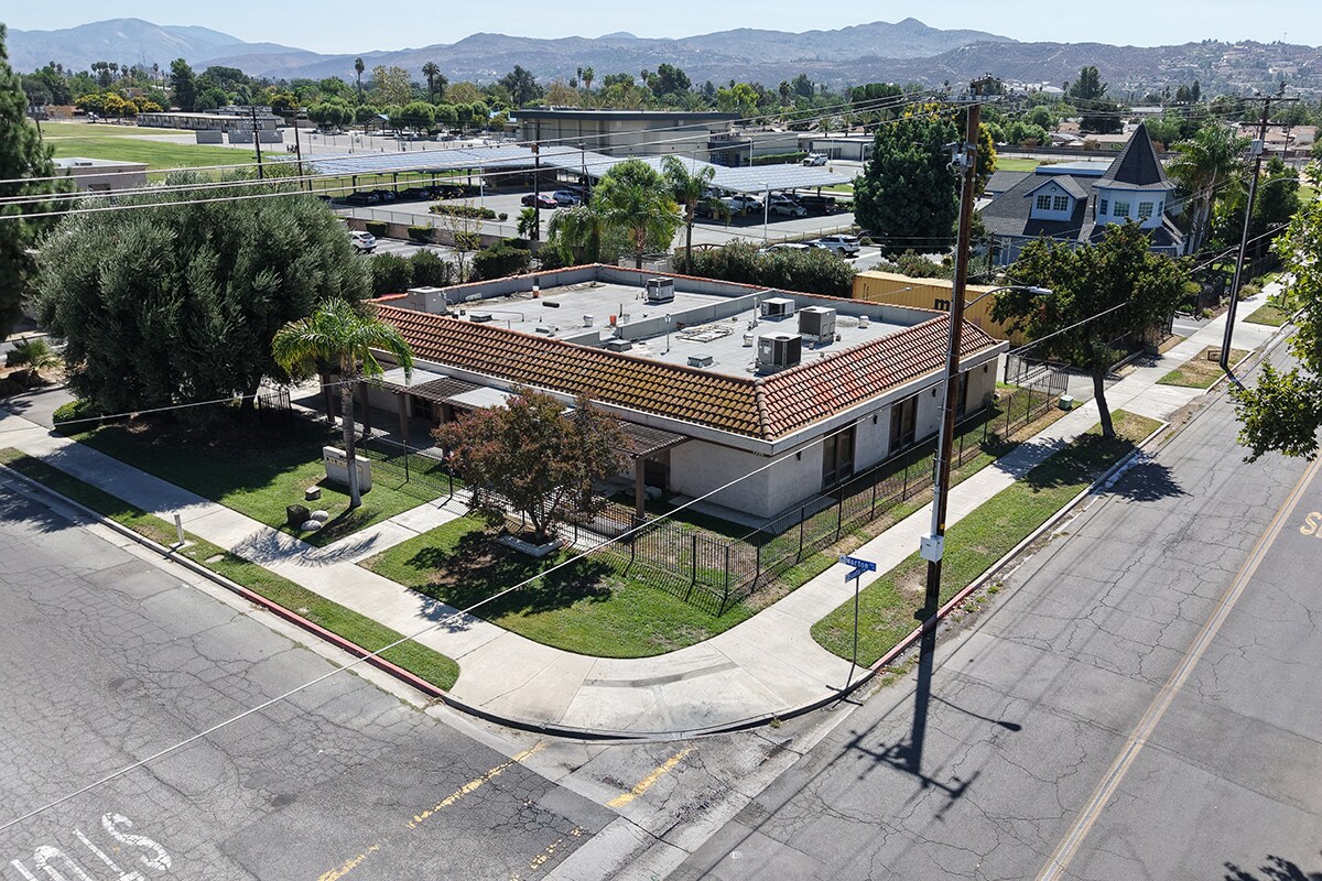 901 E Morton Pl, Hemet, CA for Rent
