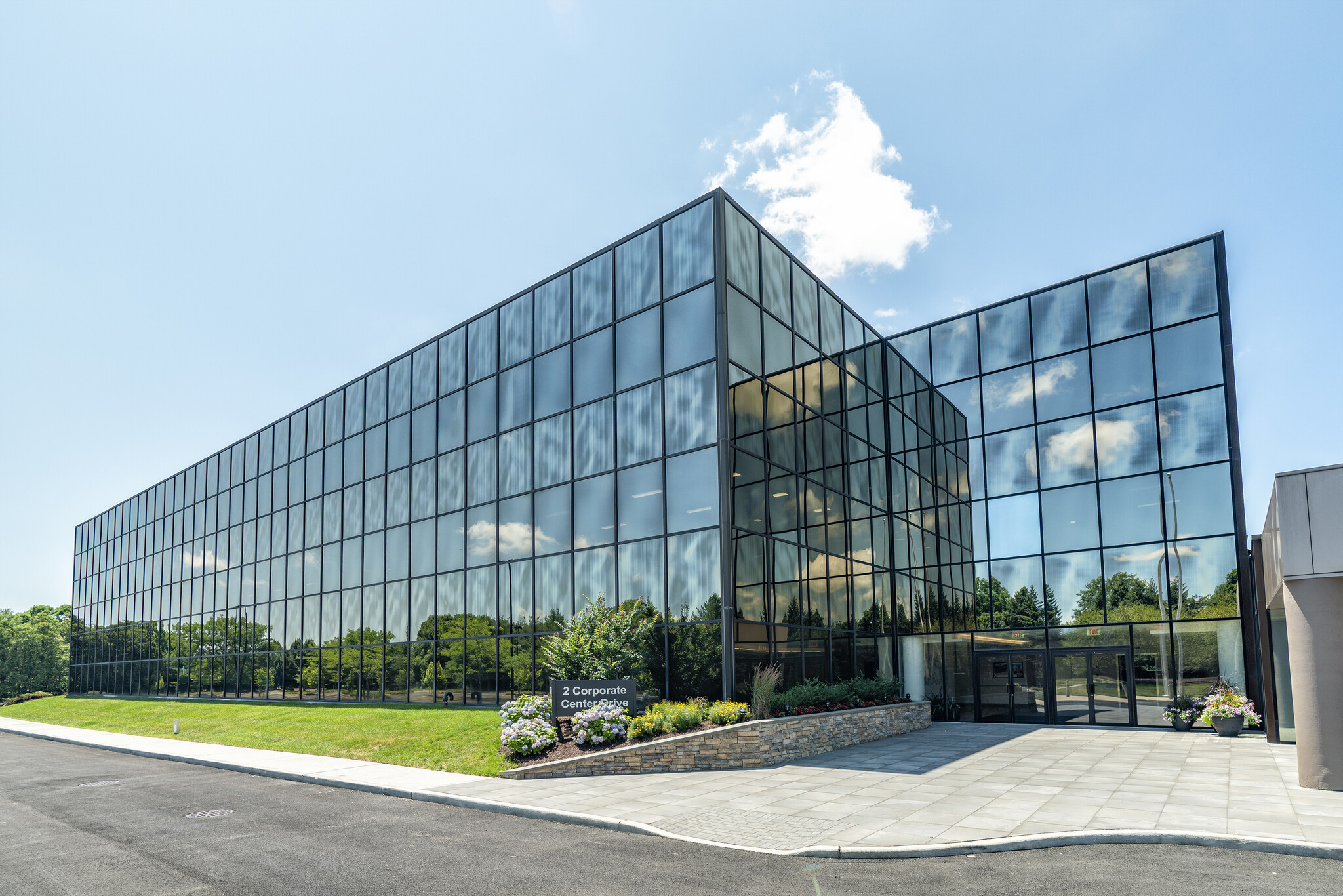 2 Corporate Center Dr, Melville, NY for Rent