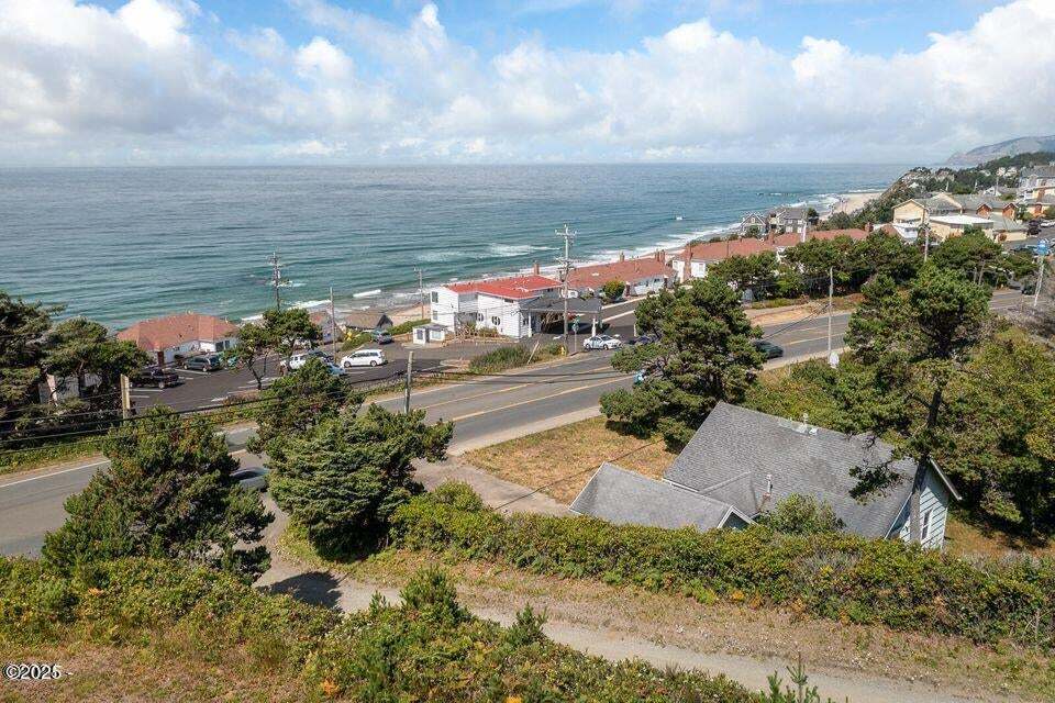 501-502 SE 39th St, Lincoln City, OR for Sale