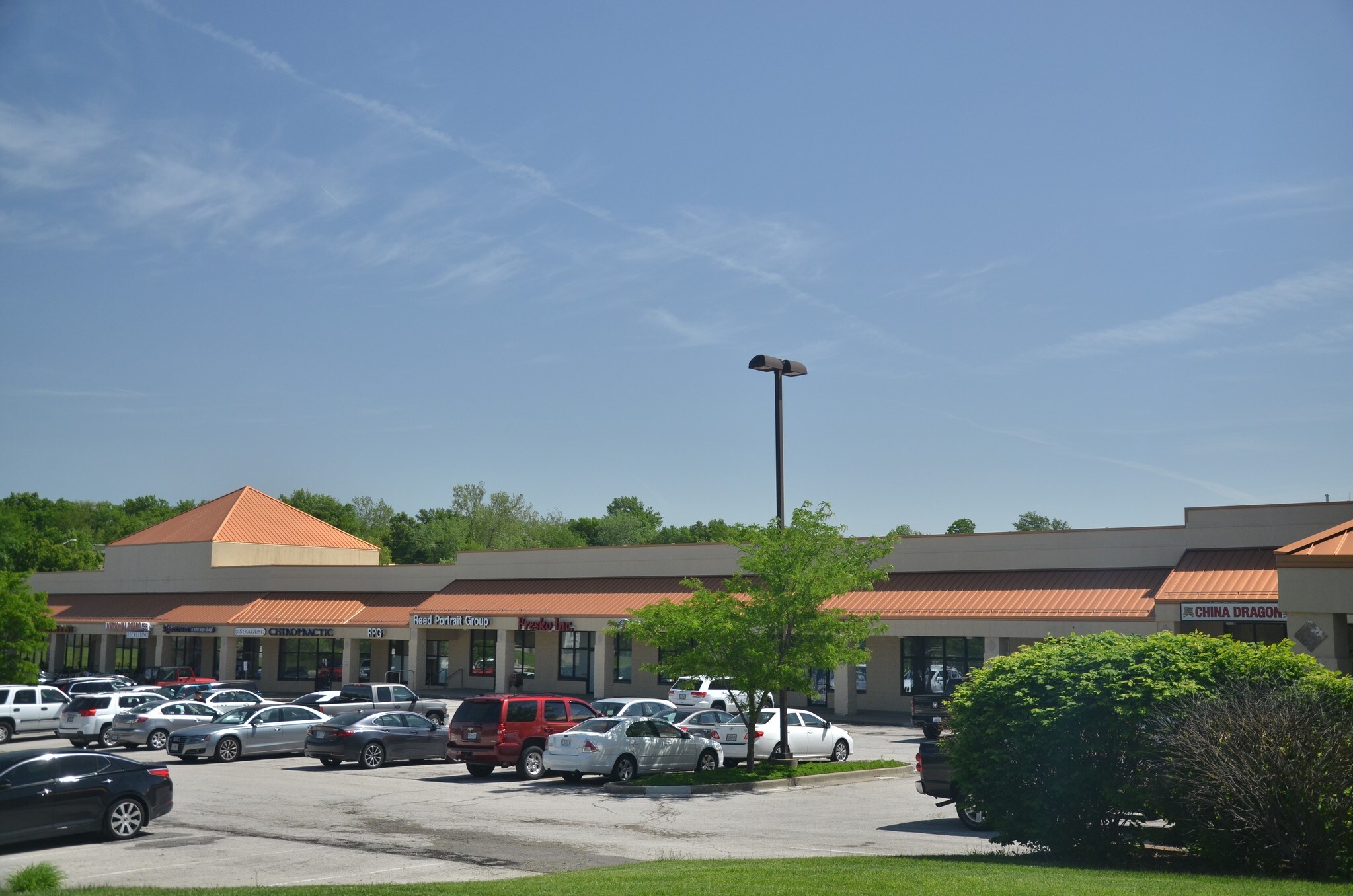 7801-7835 N Oak Tfwy, Kansas City, MO for Rent