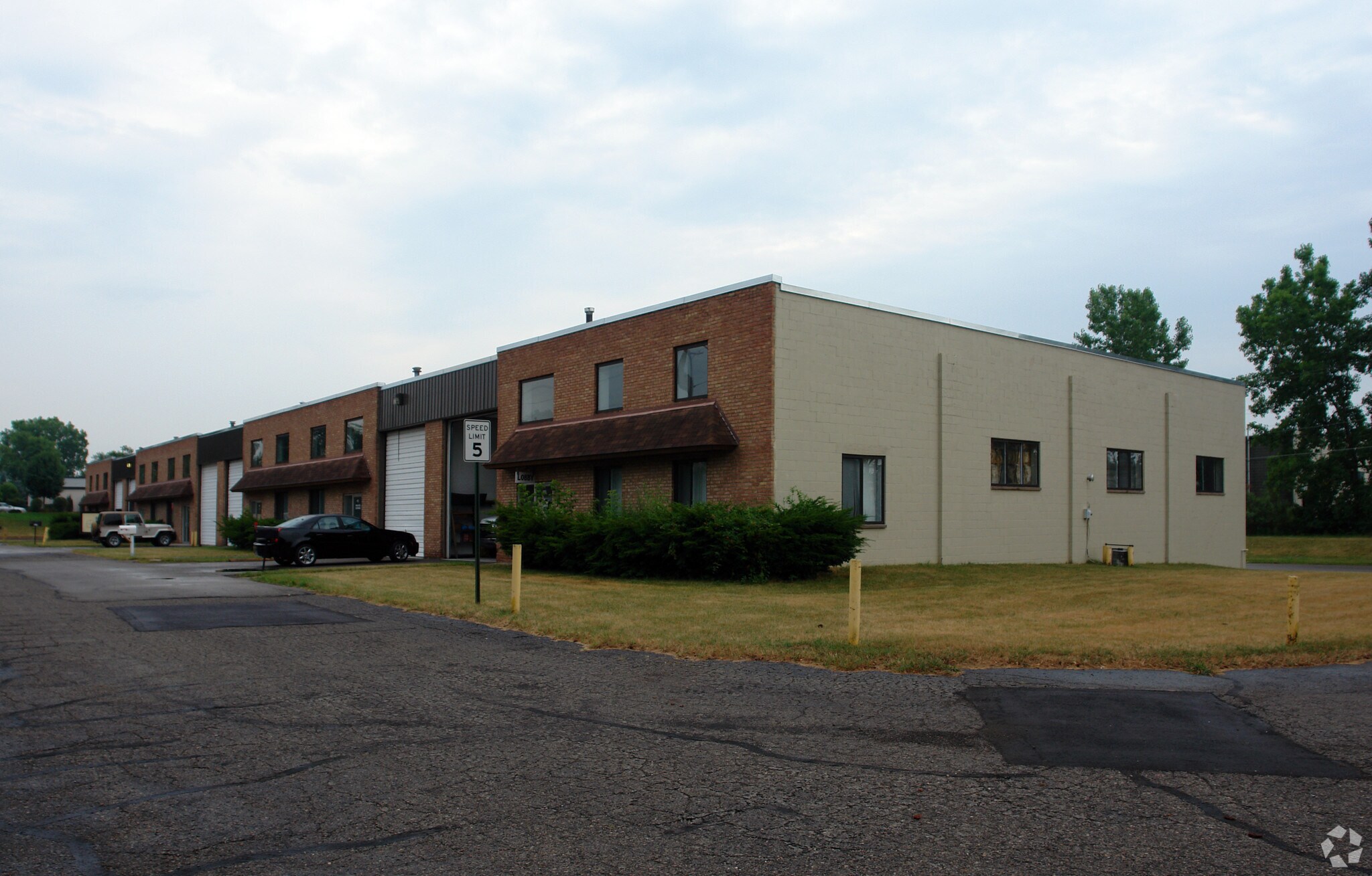2050-2100 Winner St, Commerce Township, MI for Rent