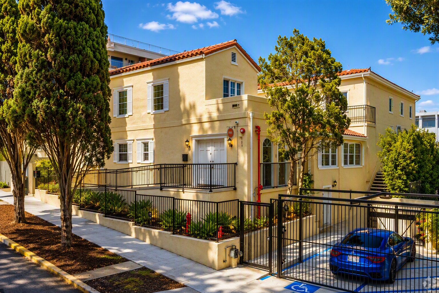 1112 N Sherbourne Dr, West Hollywood, CA for Rent