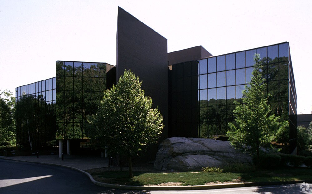 1 Far Mill Xing, Shelton, CT for Rent