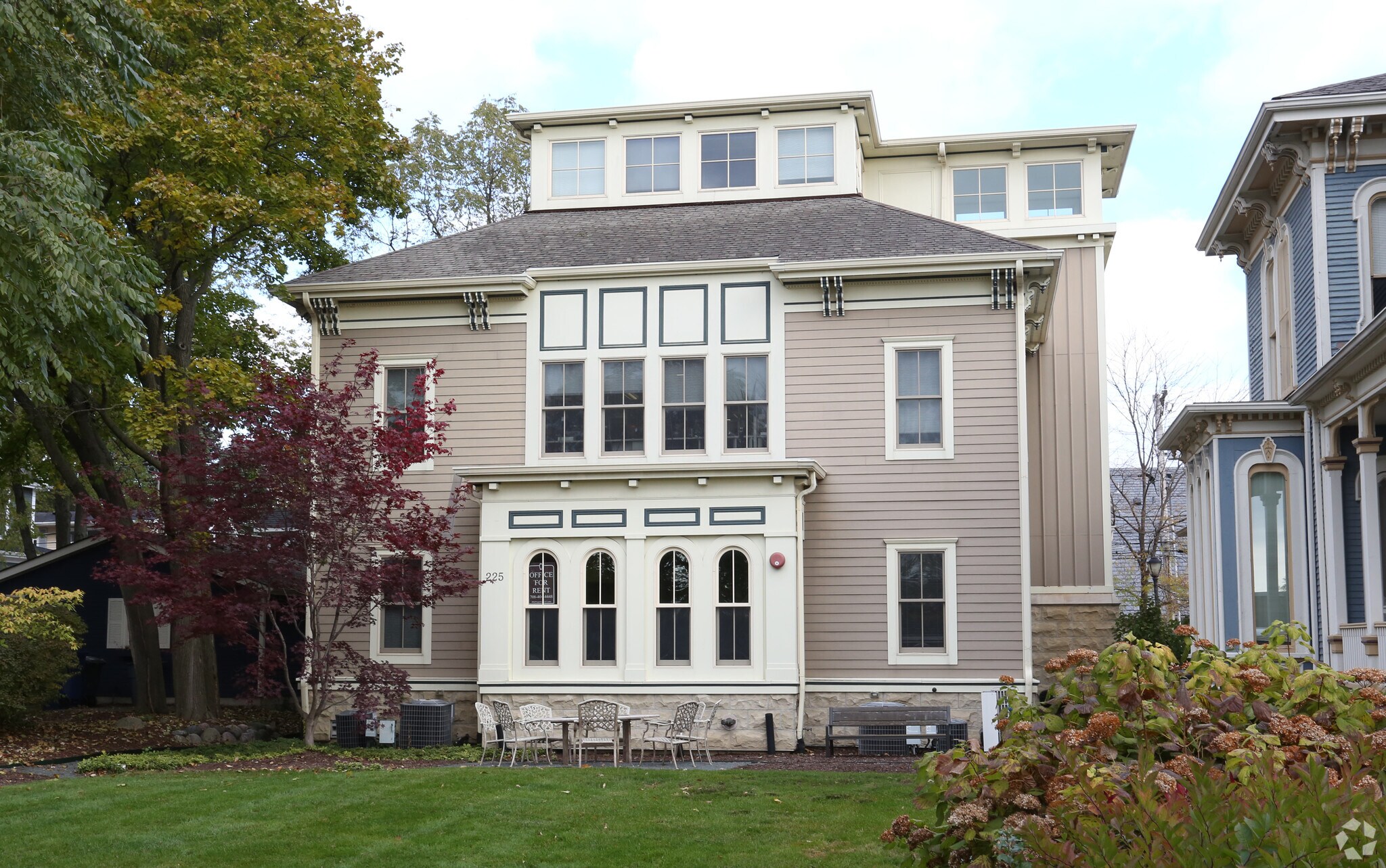 225 W Jefferson Ave, Naperville, IL for Rent