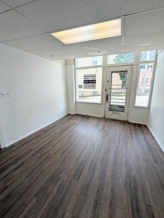 Pittsburgh, PA Retail - 3856 Baytree St