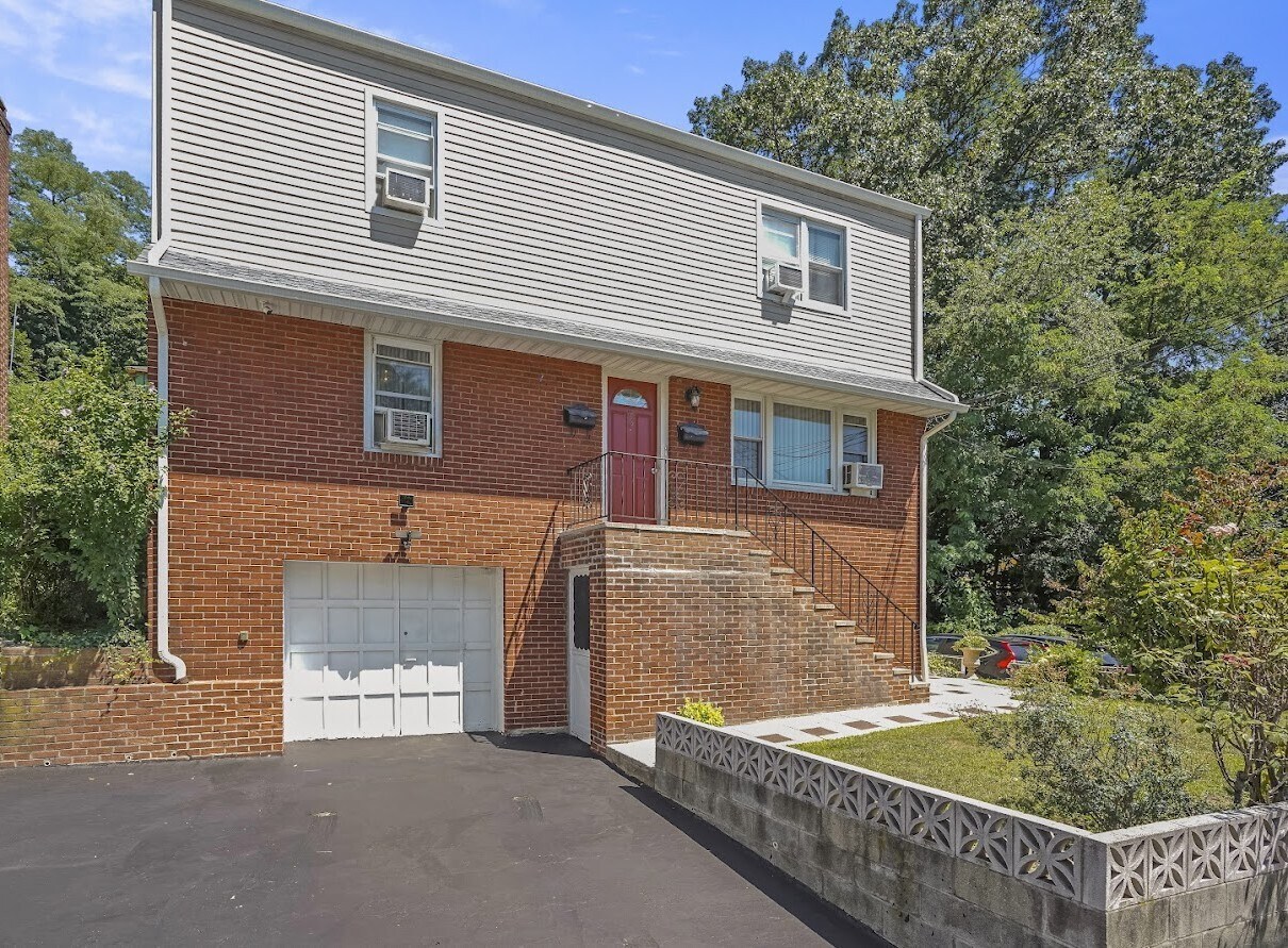 25 Montague St, Yonkers, NY for Sale