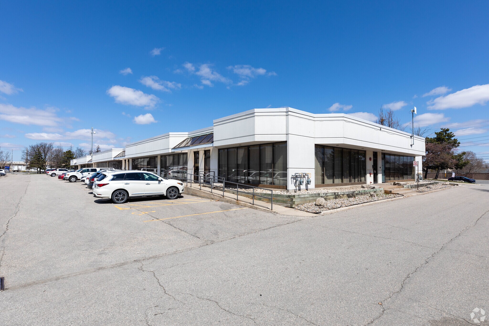 7560 Airport Rd, Mississauga, ON for Rent