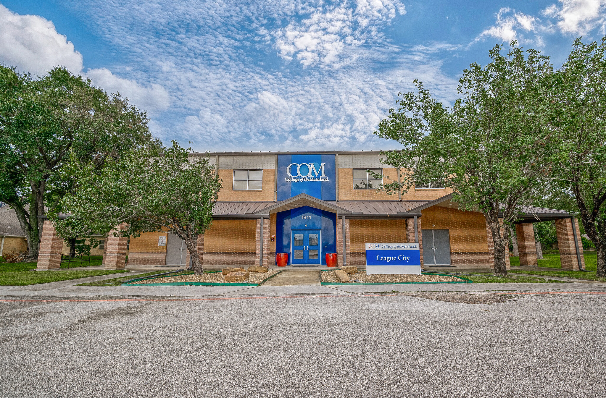 1411 W Main St, League City, TX for Sale