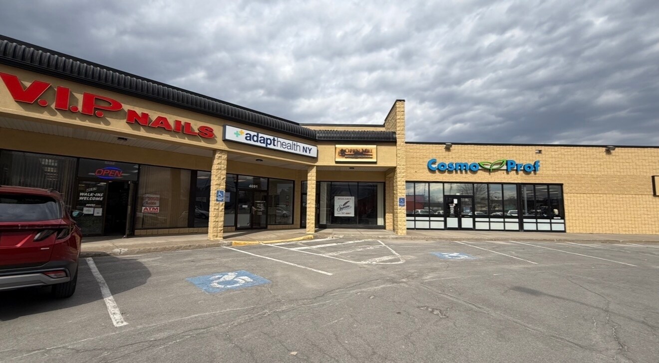 4671-4697 Commercial Dr, New Hartford, NY for Rent