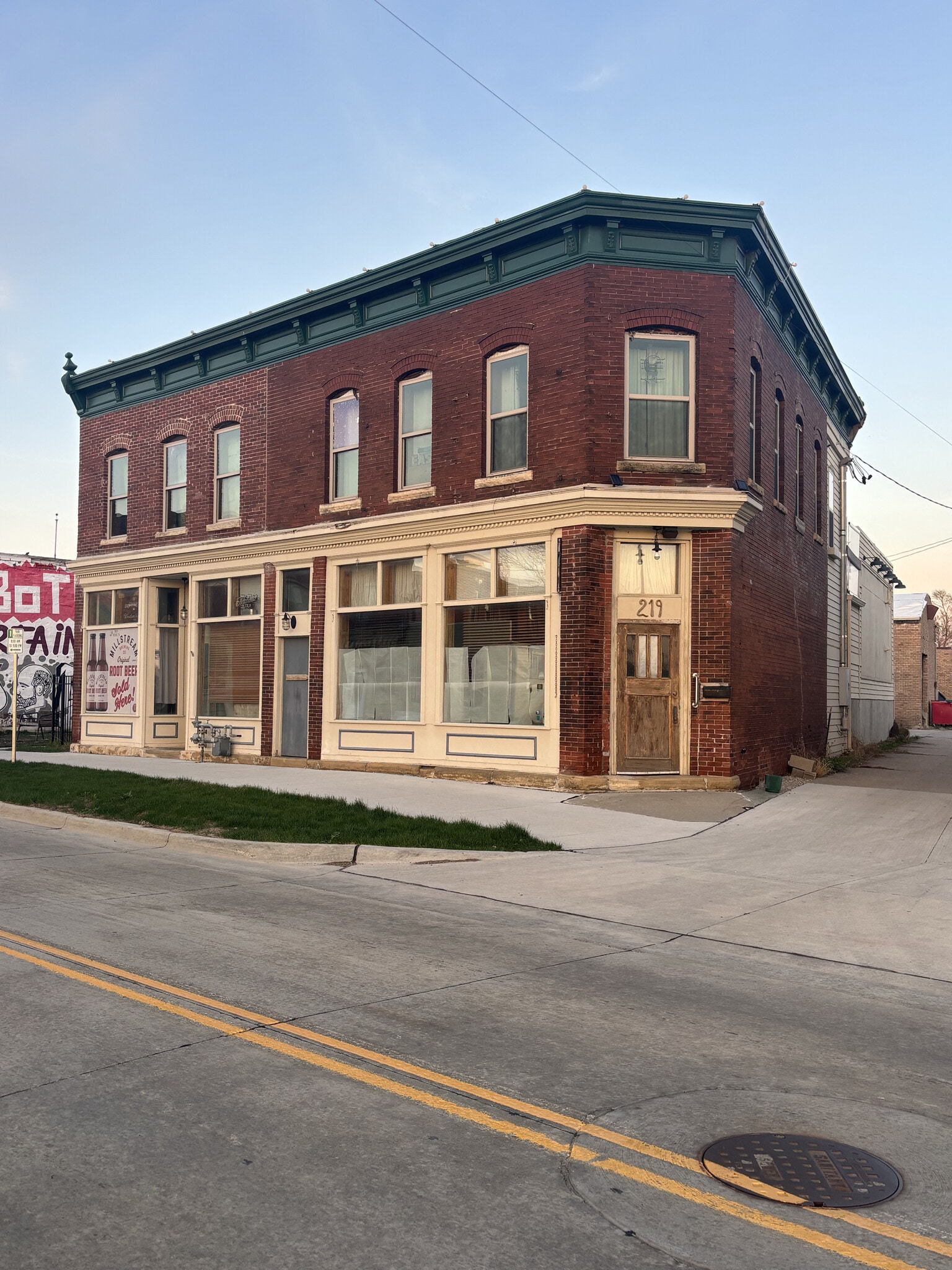 219 16th Ave SE, Cedar Rapids, IA for Sale
