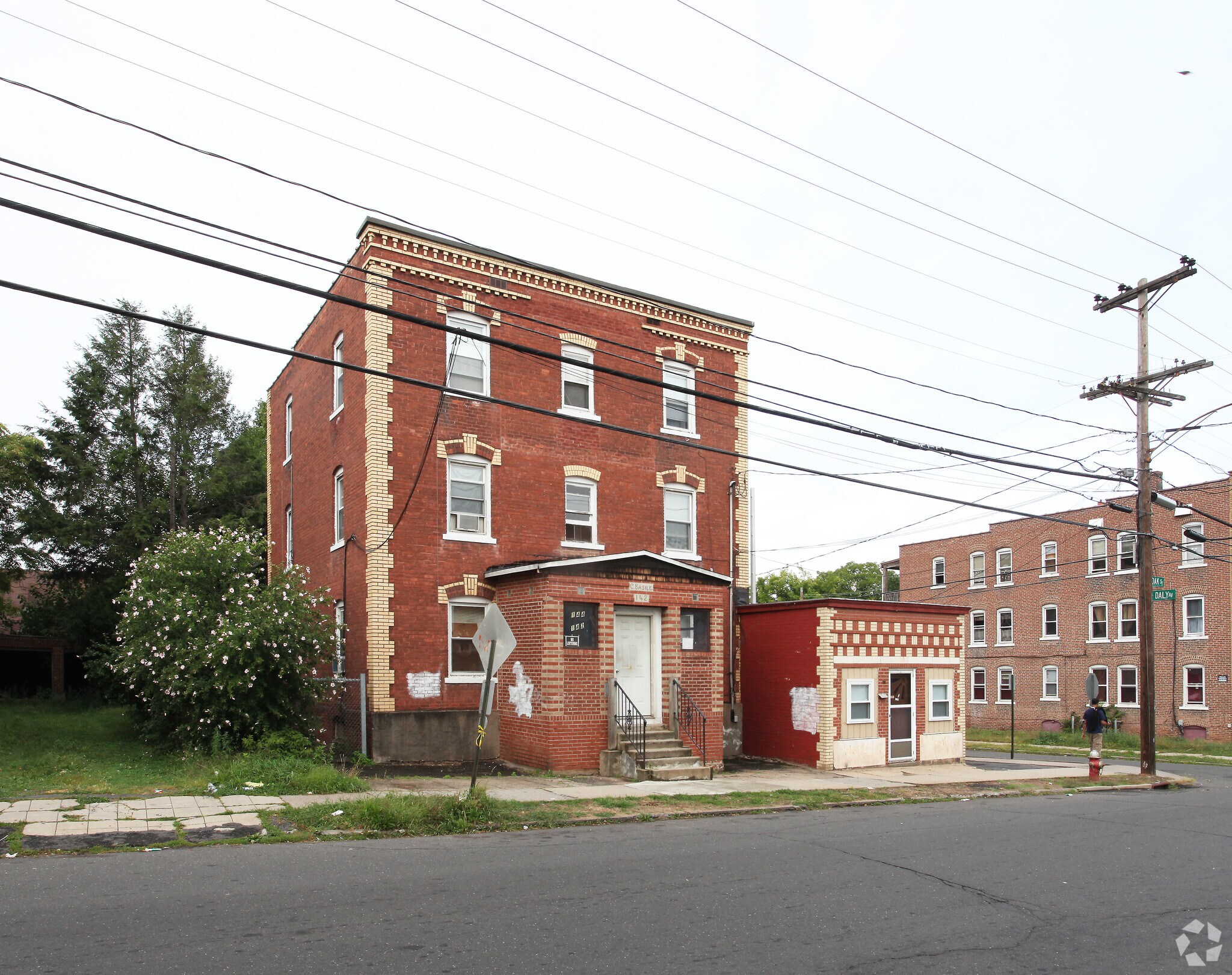 142-144 Oak St, New Britain, CT for Sale