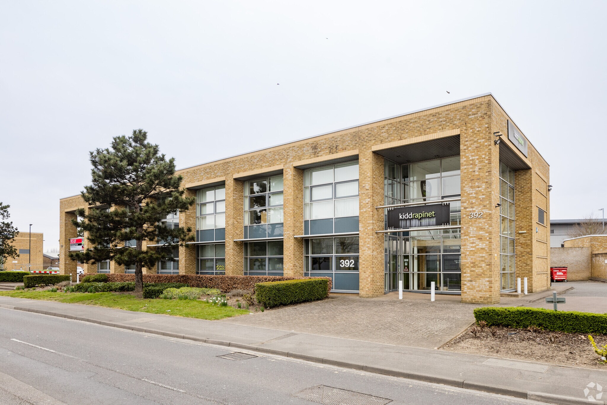 391 Edinburgh Ave, Slough, BKS for Rent