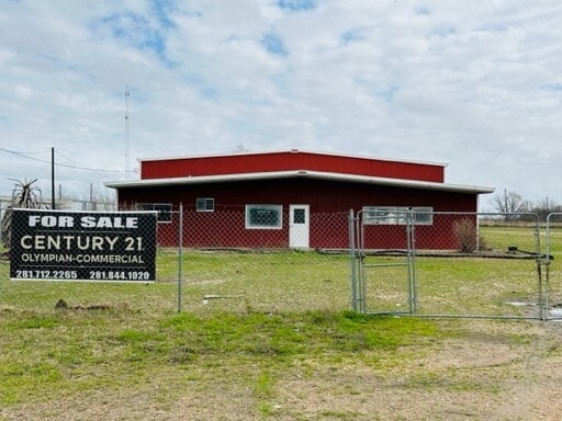 204 Glen Flora Rd, Eagle Lake, TX for Sale