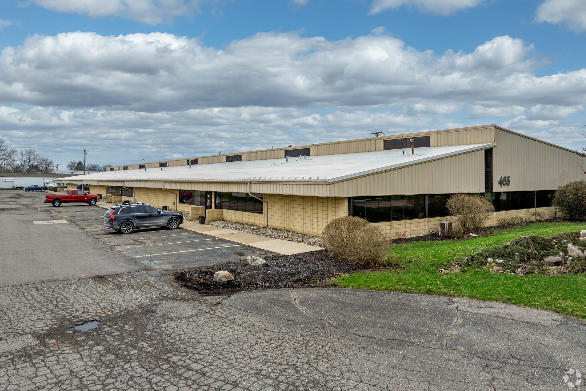 465 Glaspie St, Oxford, MI for Rent