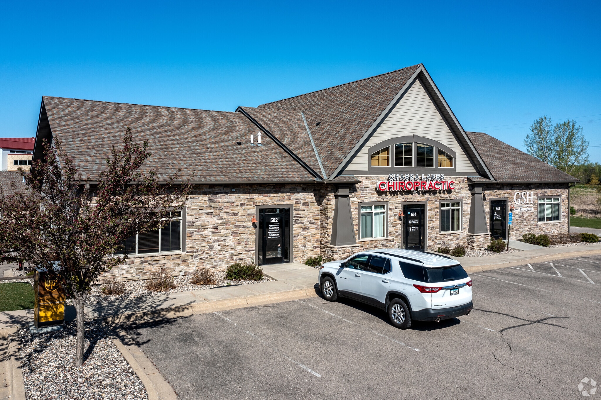 558-572 Bavaria Ln S, Chaska, MN for Sale