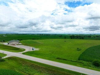 Newton, IA Sports and Entertainment - 6232 S-74 Highway