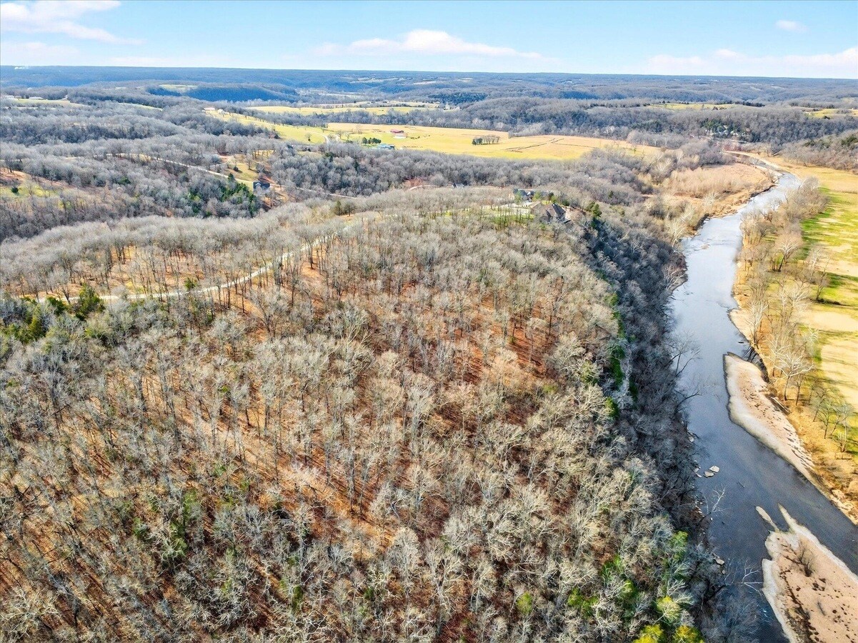 368 Regal Heights Ln, Galena, MO for Sale