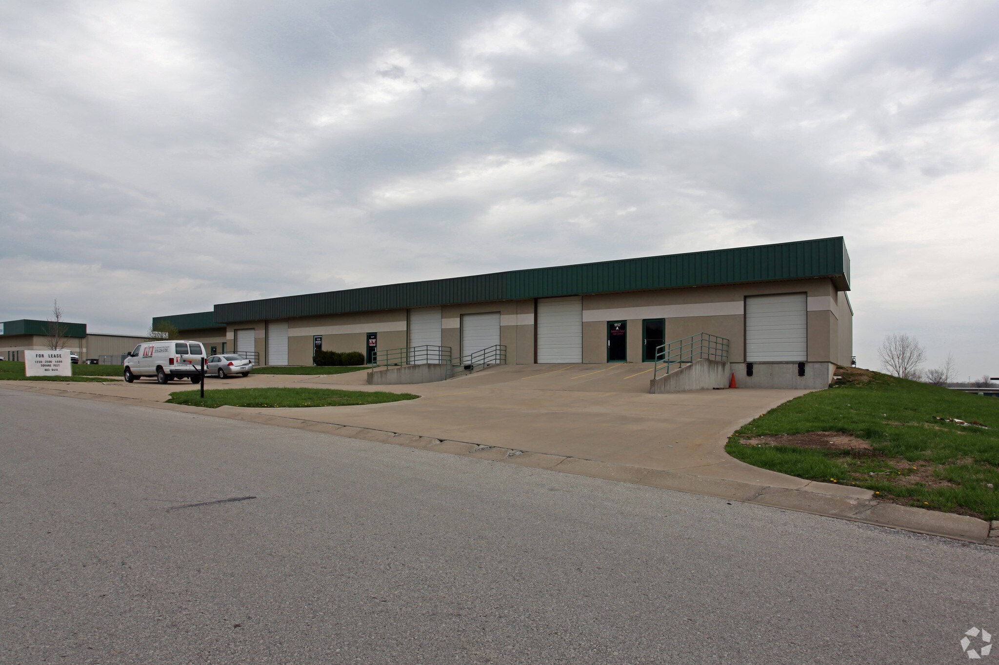 1117 Valley Ridge Ct, Grain Valley, MO for Rent