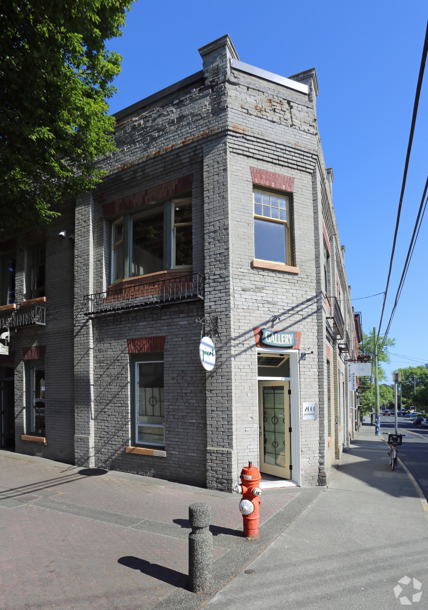 2000-2004 Fernwood Rd, Victoria, BC for Rent
