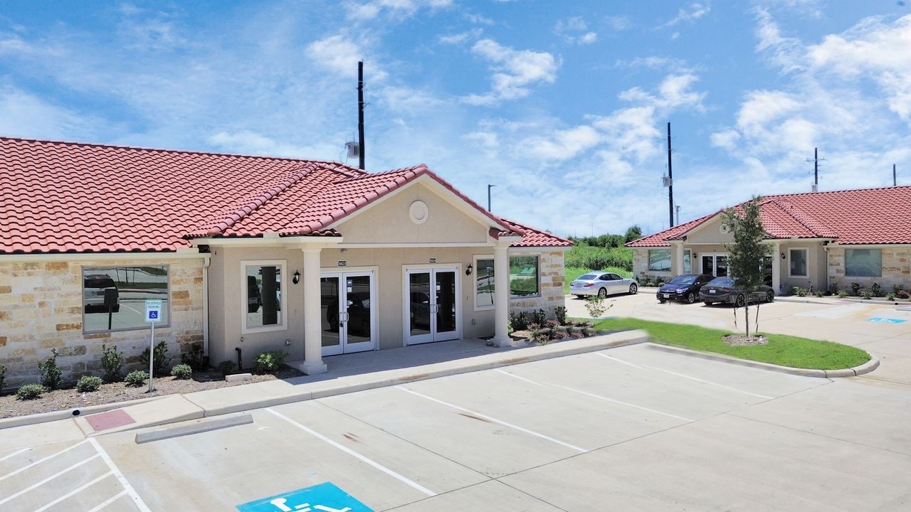 2743 Smith Ranch Rd, Pearland, TX for Rent