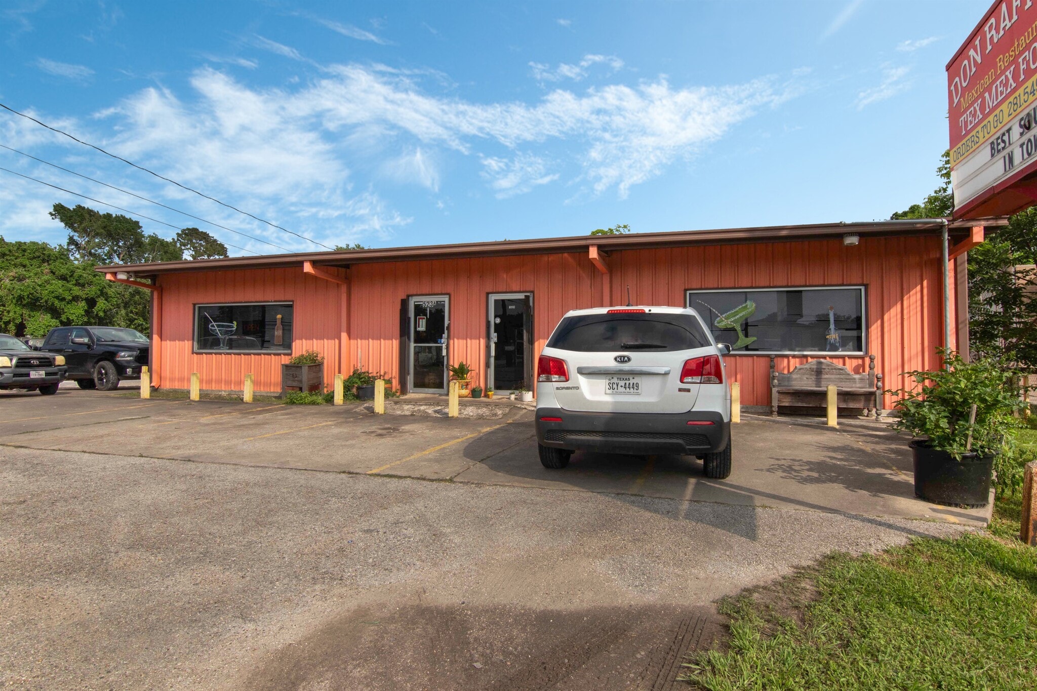 523 Grand Ave, Bacliff, TX for Rent