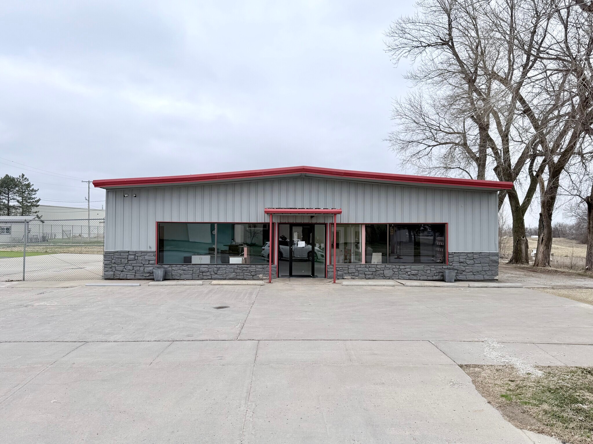 911 W 1st St, Mcpherson, KS for Sale