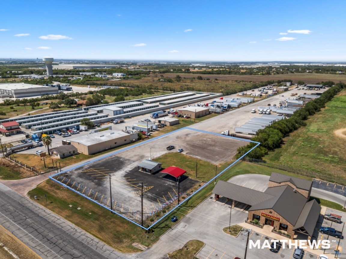 6835 US Highway 87 E, San Antonio, TX for Rent