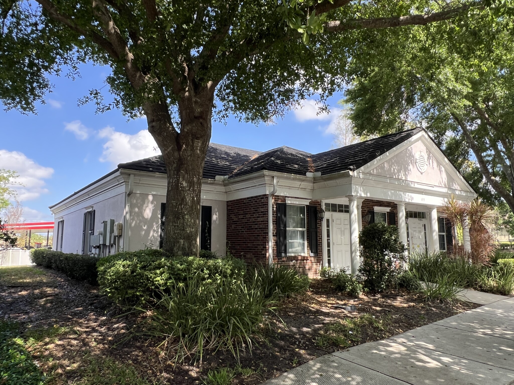 693 W Lumsden Rd, Brandon, FL for Sale