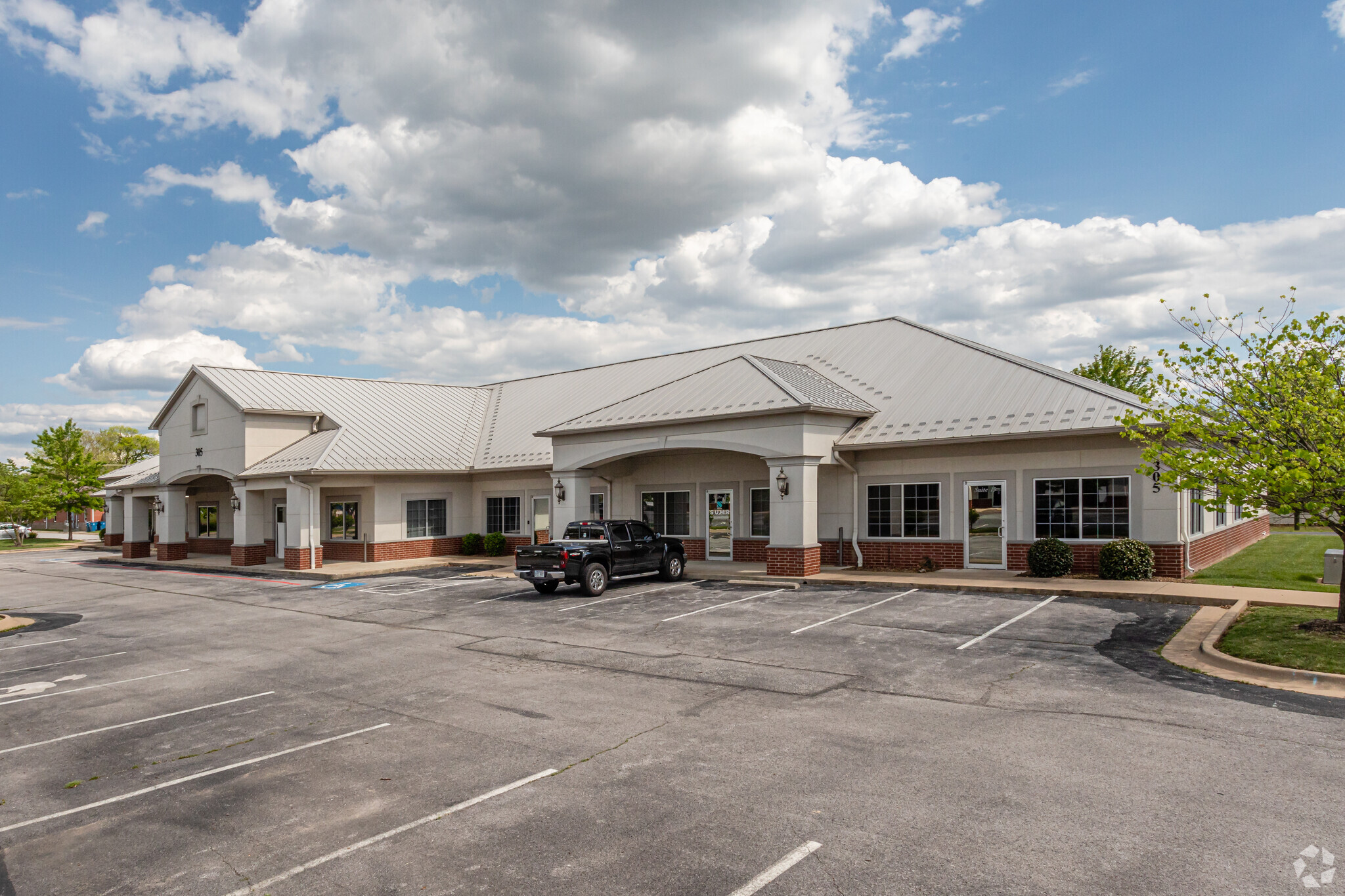 305 SW 18th St, Bentonville, AR for Rent