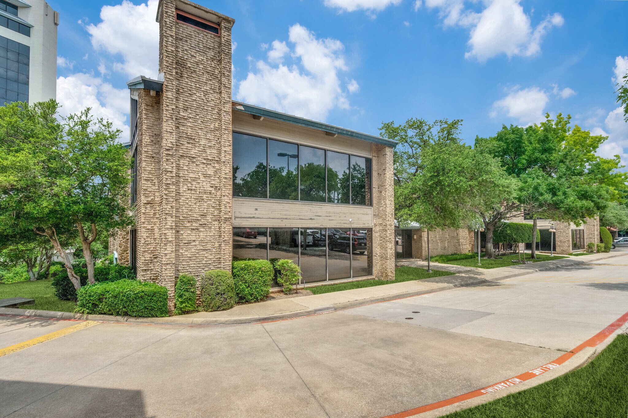 15443 Knoll Trail Dr, Dallas, TX for Rent