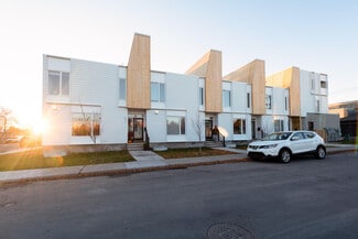 Calgary, AB Apartments - 2104 5 Ave NW