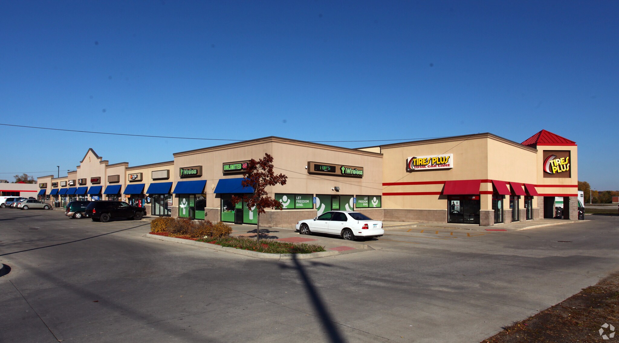 3701 E 14th St, Des Moines, IA for Rent