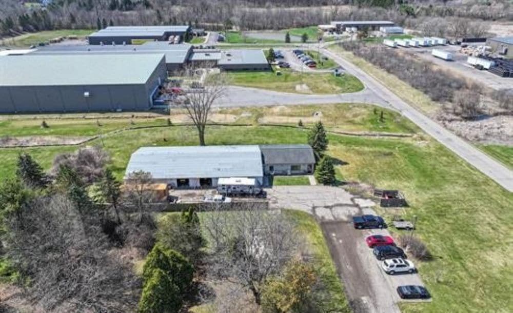 10460 N Holly Rd, Holly, MI for Sale