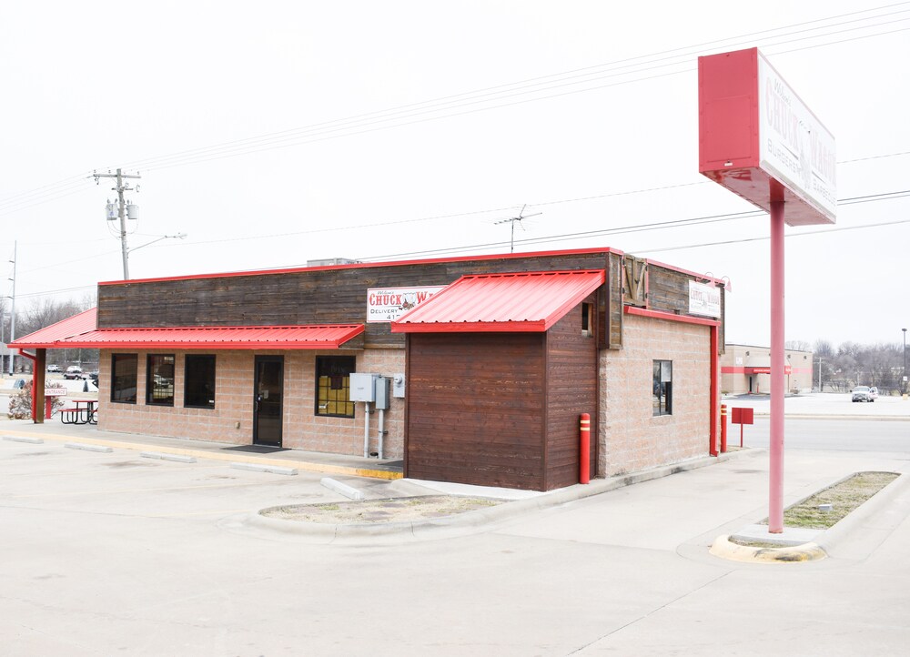 1820 W Kearney St Springfield, MO 65803 Retail Property for Lease on