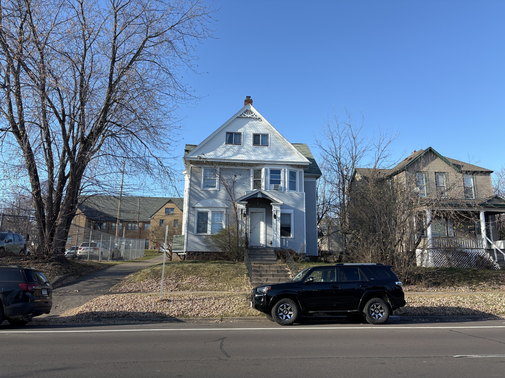 1109 E 3rd St, Duluth, MN for Sale