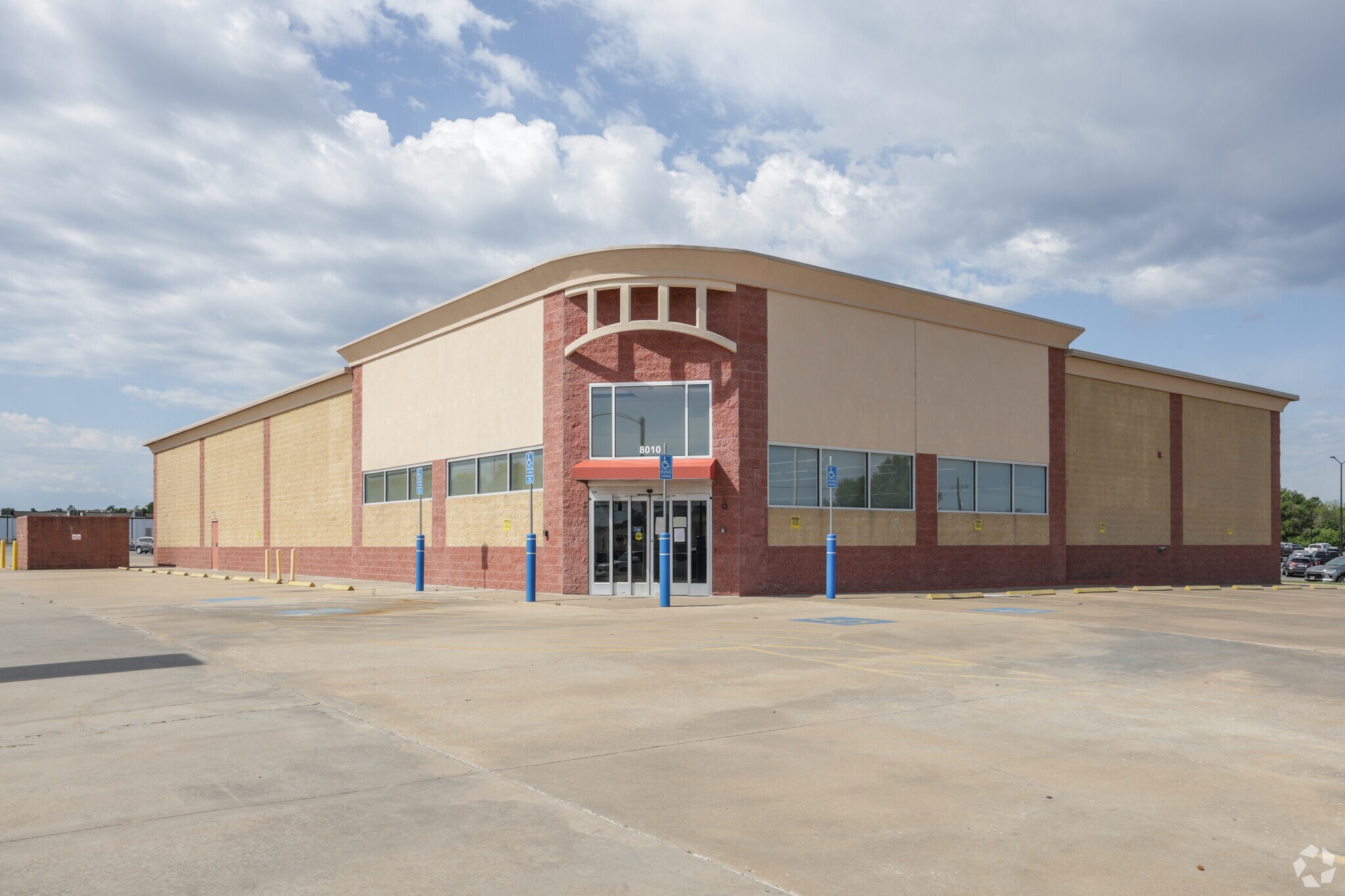 8010 E 51st St, Tulsa, OK for Rent